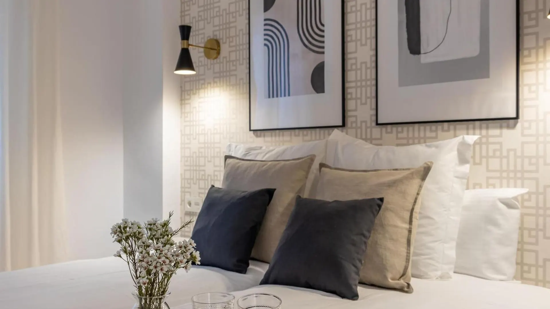 Central Stylish And Elegant 1 & 2 Bedroom Apartment II Granada