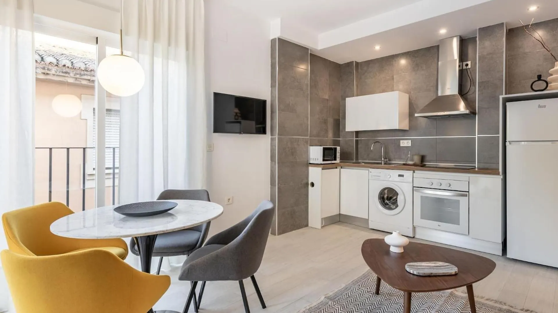 Central Stylish And Elegant 1 & 2 Bedroom Apartment II Granada Spanien