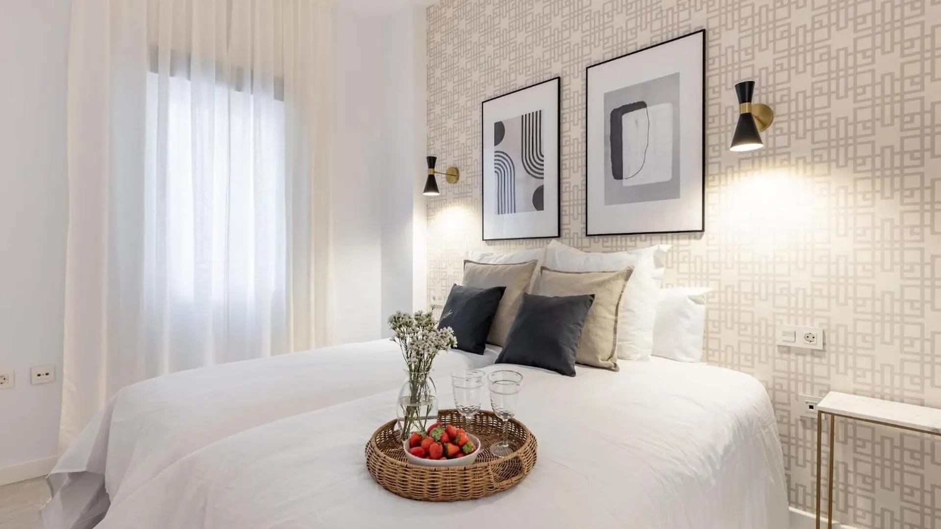 Central Stylish And Elegant 1 & 2 Bedroom Apartment II Granada