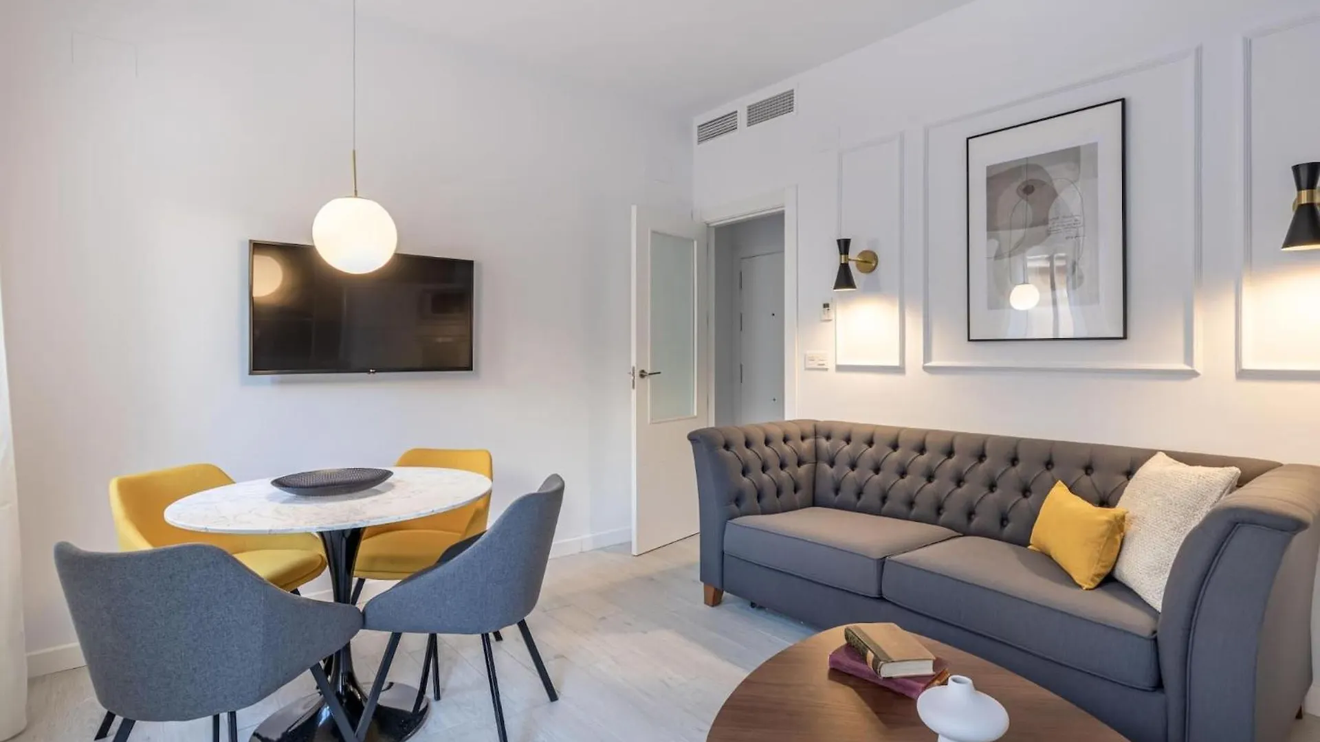 Central Stylish And Elegant 1 & 2 Bedroom Apartment II contacts