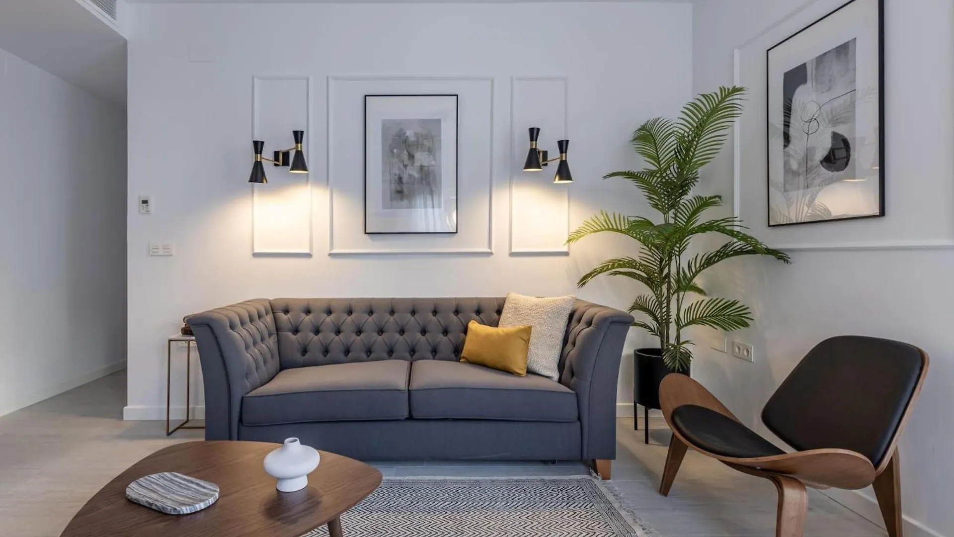 Central Stylish And Elegant 1 & 2 Bedroom Apartment II Granada Spain