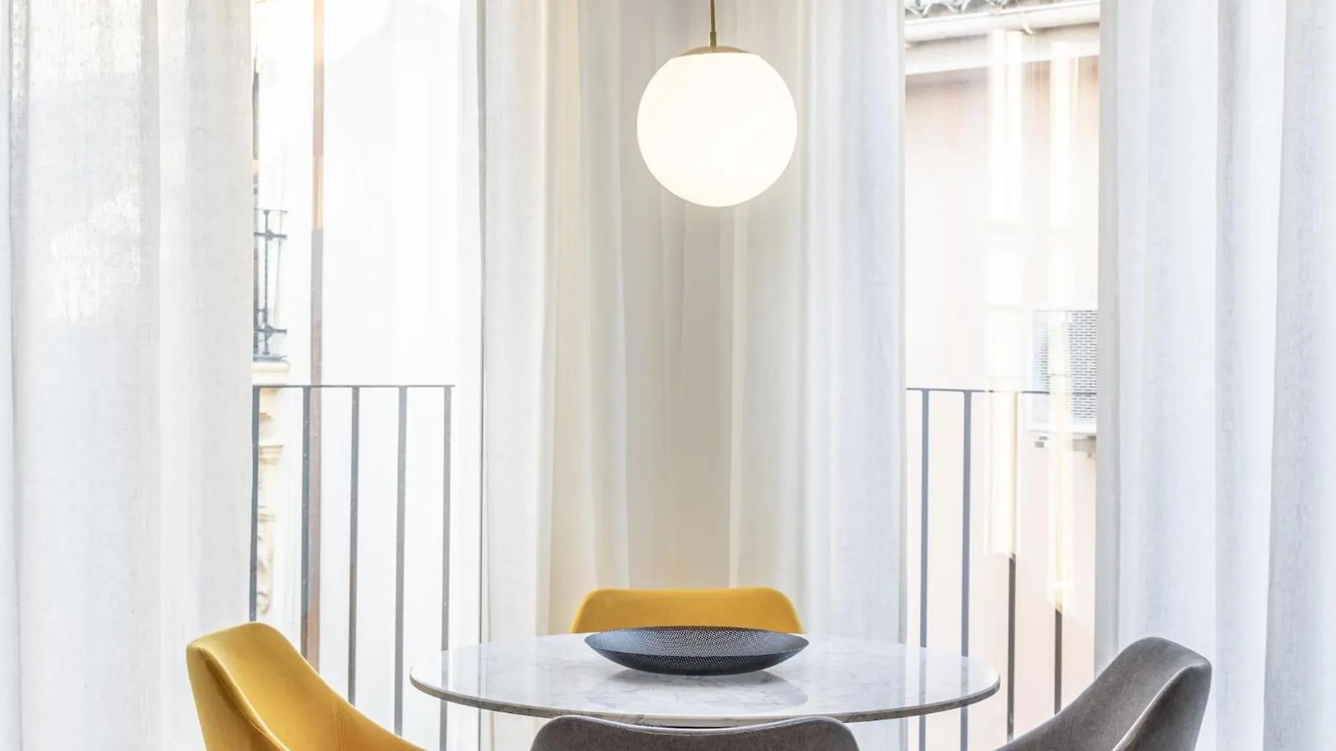 Central Stylish And Elegant 1 & 2 Bedroom Apartment II Granada Spain
