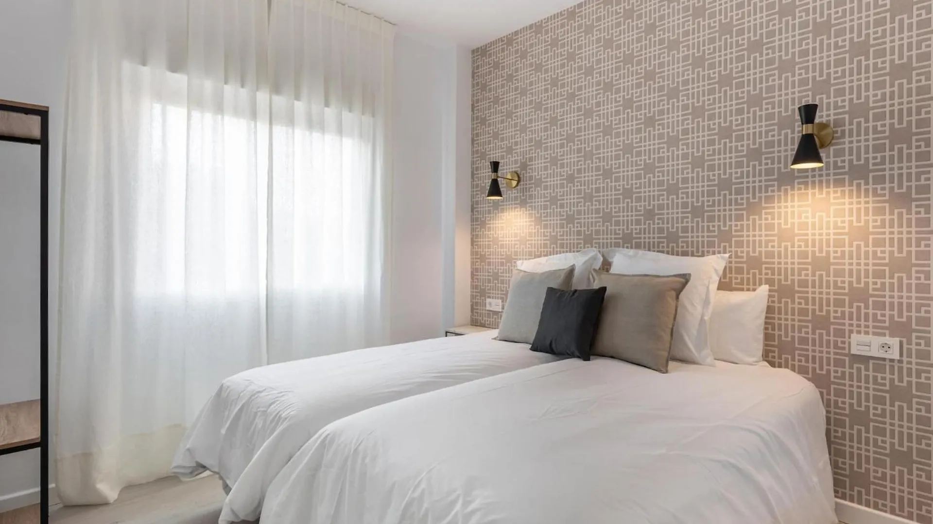 Central Stylish And Elegant 1 & 2 Bedroom Apartment II Granada